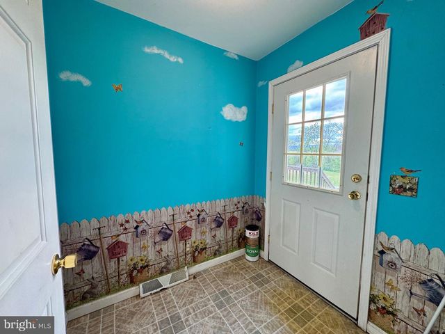1660 HIGHLAND RIDGE RD, Berkeley Springs, WV 25411