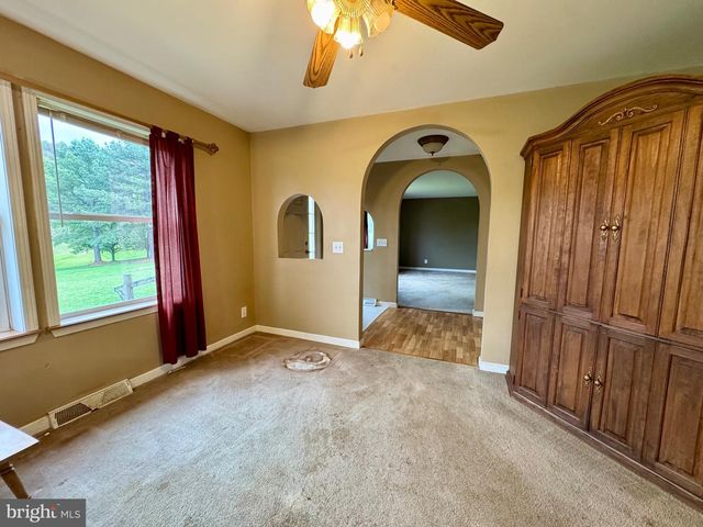 1660 HIGHLAND RIDGE RD, Berkeley Springs, WV 25411