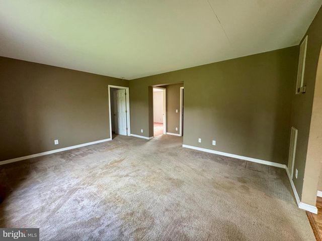 1660 HIGHLAND RIDGE RD, Berkeley Springs, WV 25411