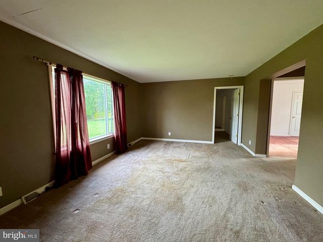 1660 HIGHLAND RIDGE RD, Berkeley Springs, WV 25411