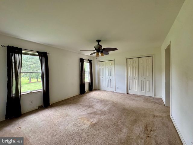 1660 HIGHLAND RIDGE RD, Berkeley Springs, WV 25411