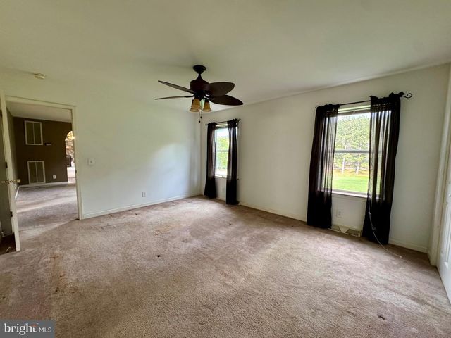 1660 HIGHLAND RIDGE RD, Berkeley Springs, WV 25411