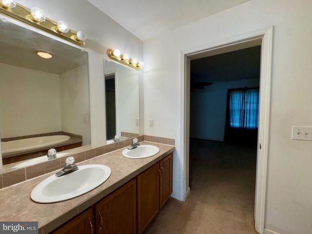 1660 HIGHLAND RIDGE RD, Berkeley Springs, WV 25411