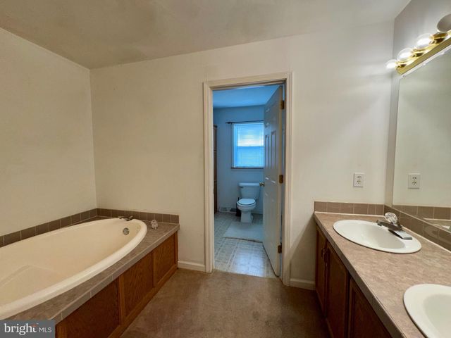 1660 HIGHLAND RIDGE RD, Berkeley Springs, WV 25411