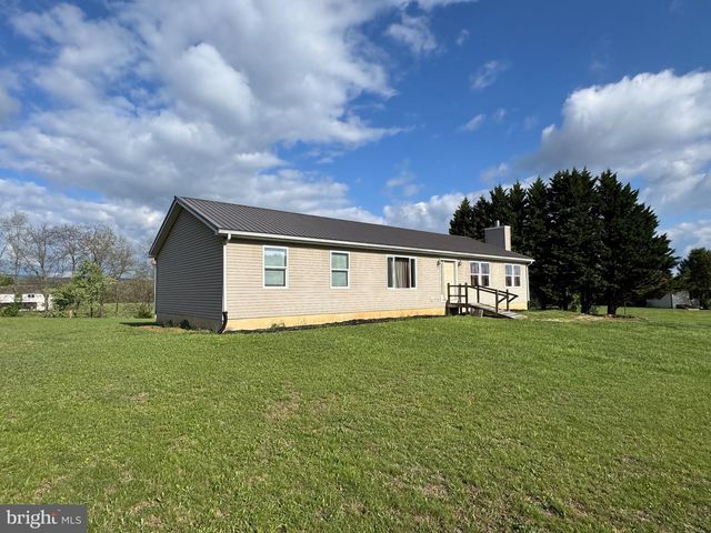 1660 HIGHLAND RIDGE RD, Berkeley Springs, WV 25411