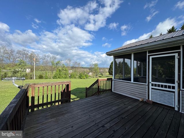 1660 HIGHLAND RIDGE RD, Berkeley Springs, WV 25411