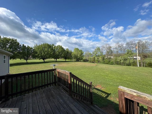 1660 HIGHLAND RIDGE RD, Berkeley Springs, WV 25411