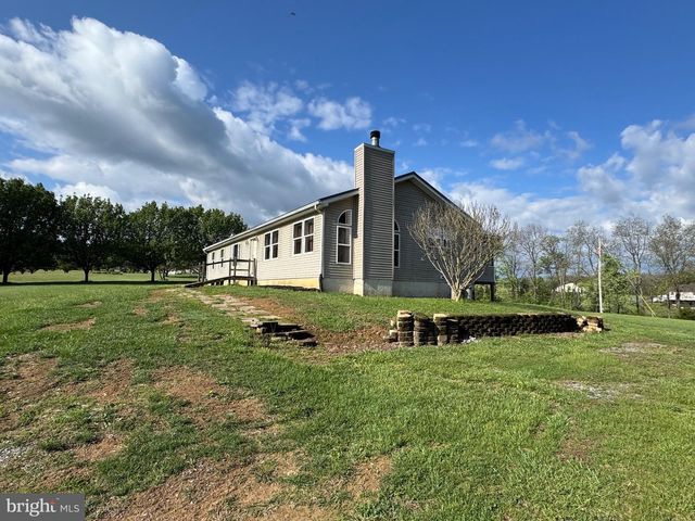 1660 HIGHLAND RIDGE RD, Berkeley Springs, WV 25411