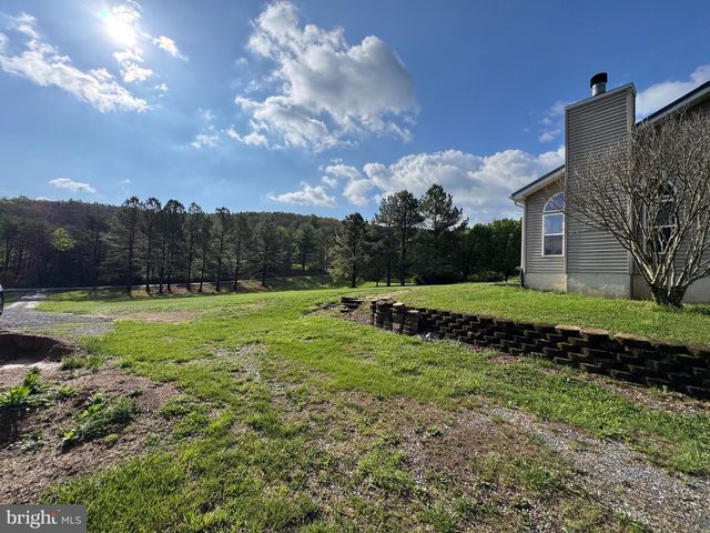 1660 HIGHLAND RIDGE RD, Berkeley Springs, WV 25411