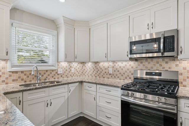1051 Westbrook Dr, Gallatin, TN 37066