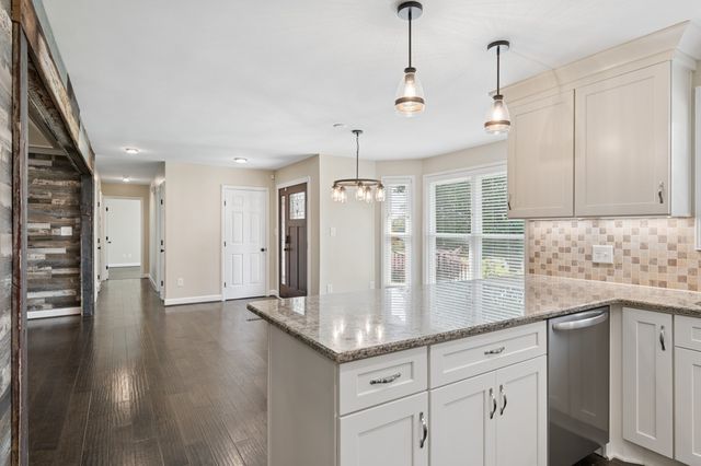 1051 Westbrook Dr, Gallatin, TN 37066