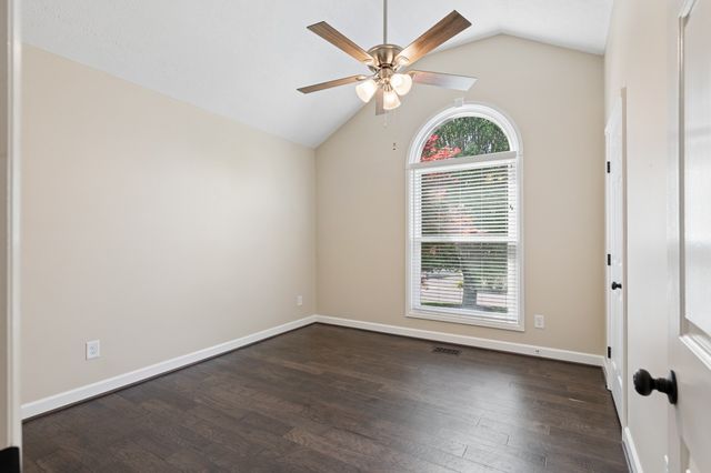 1051 Westbrook Dr, Gallatin, TN 37066