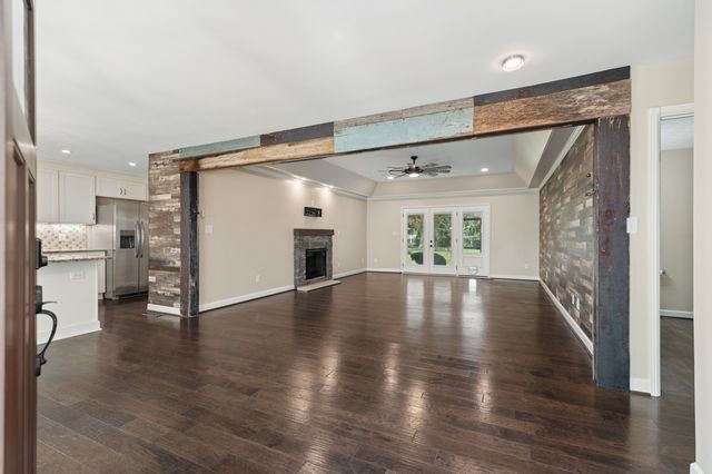1051 Westbrook Dr, Gallatin, TN 37066