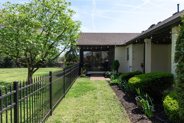 1051 Westbrook Dr, Gallatin, TN 37066