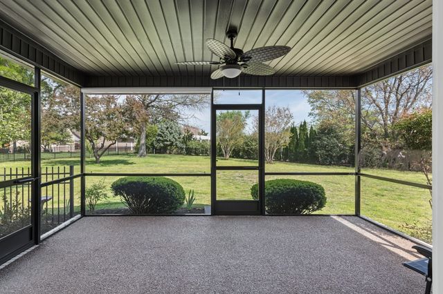 1051 Westbrook Dr, Gallatin, TN 37066