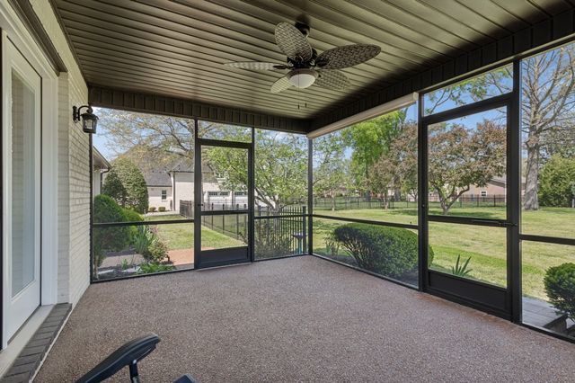 1051 Westbrook Dr, Gallatin, TN 37066
