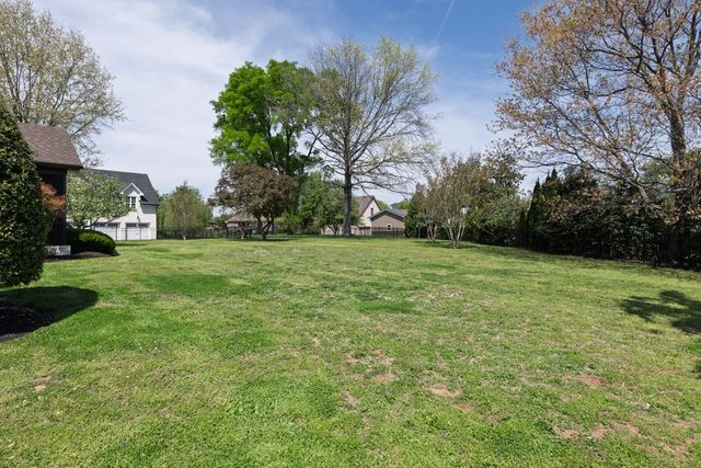 1051 Westbrook Dr, Gallatin, TN 37066