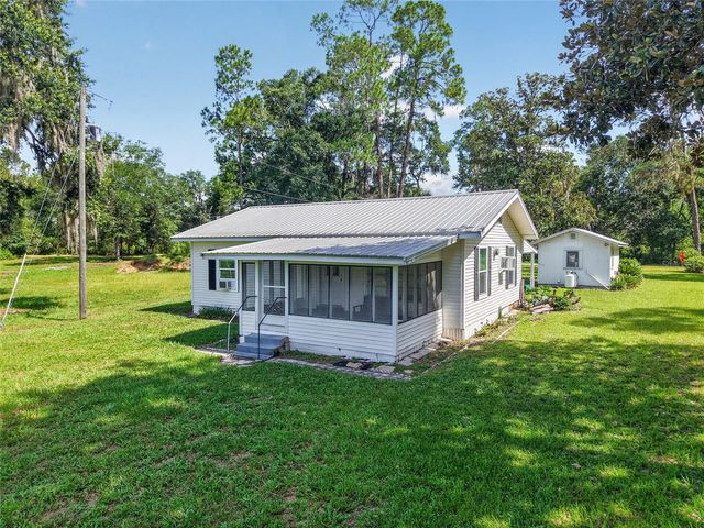 148 LAKE SHORE TERRACE, Interlachen, FL 32148
