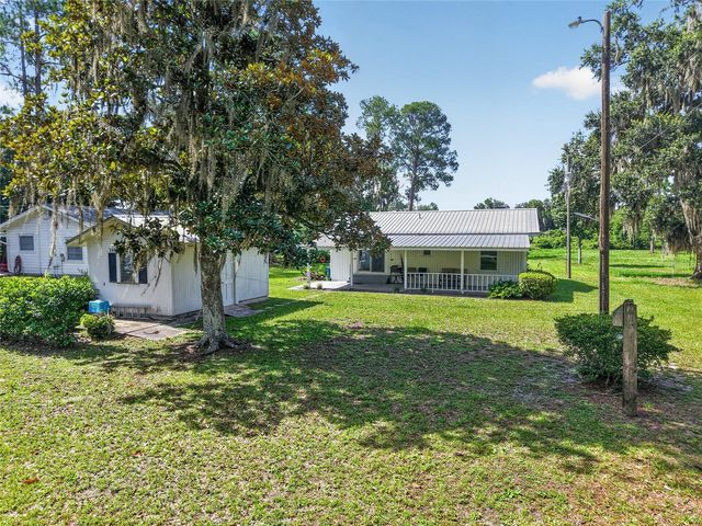 148 LAKE SHORE TERRACE, Interlachen, FL 32148