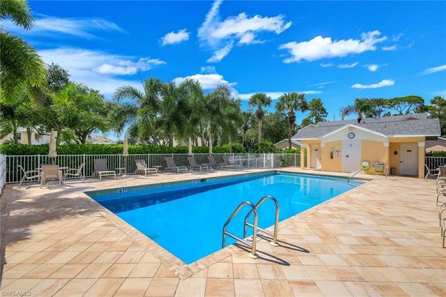 752 Wiggins Lake DR 201, Naples, FL 34110