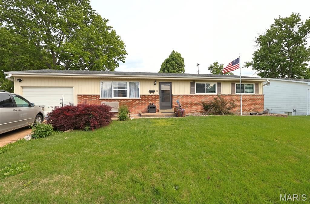 1370 Harkee Drive, Florissant, MO 63031