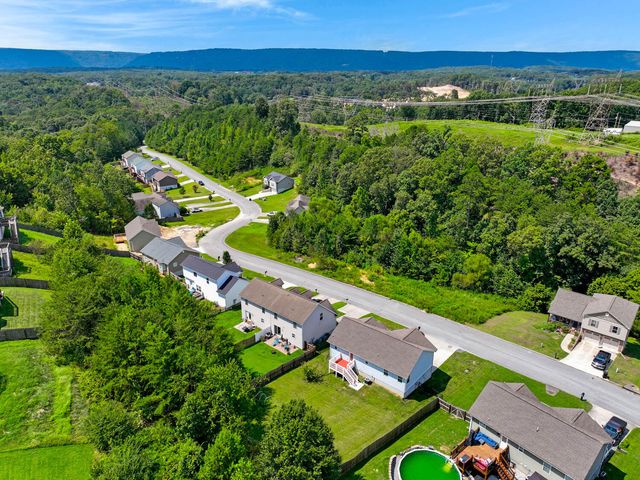 1758 Short Leaf Lane, Soddy Daisy, TN 37379