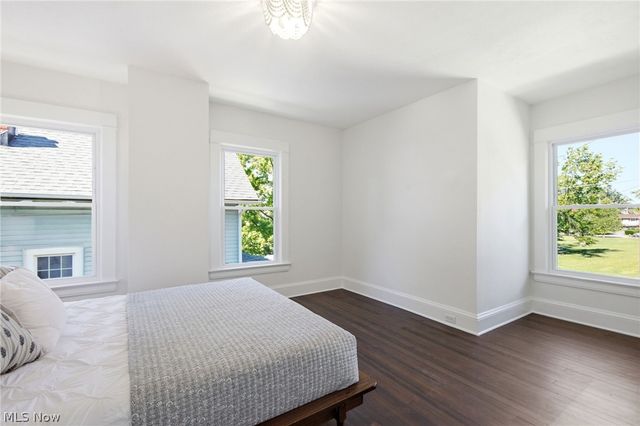 1348 Saint Charles Avenue, Lakewood, OH 44107