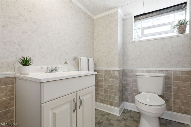 1348 Saint Charles Avenue, Lakewood, OH 44107