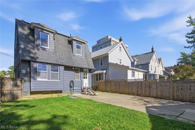 1348 Saint Charles Avenue, Lakewood, OH 44107