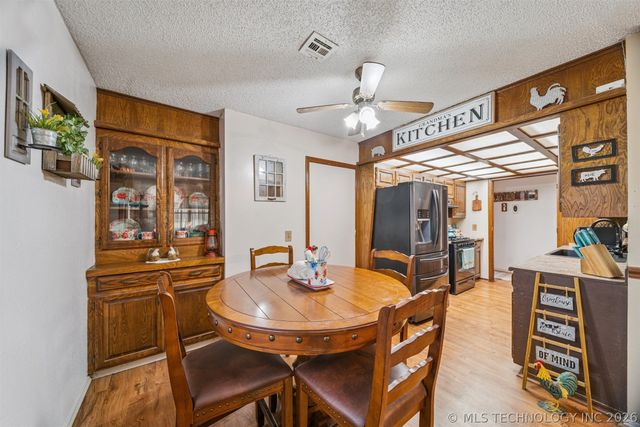 604 E Radcliff Avenue, Locust Grove, OK 74352