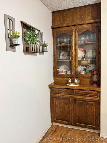 604 E Radcliff Avenue, Locust Grove, OK 74352