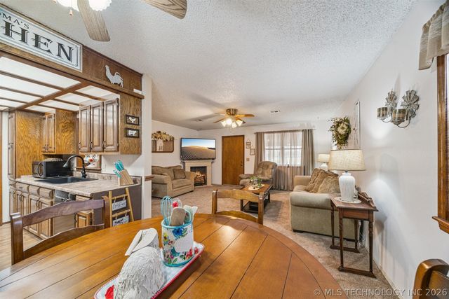 604 E Radcliff Avenue, Locust Grove, OK 74352