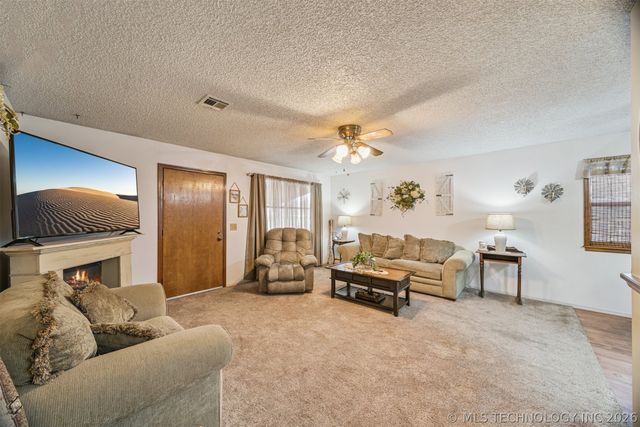 604 E Radcliff Avenue, Locust Grove, OK 74352