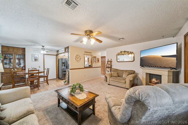 604 E Radcliff Avenue, Locust Grove, OK 74352