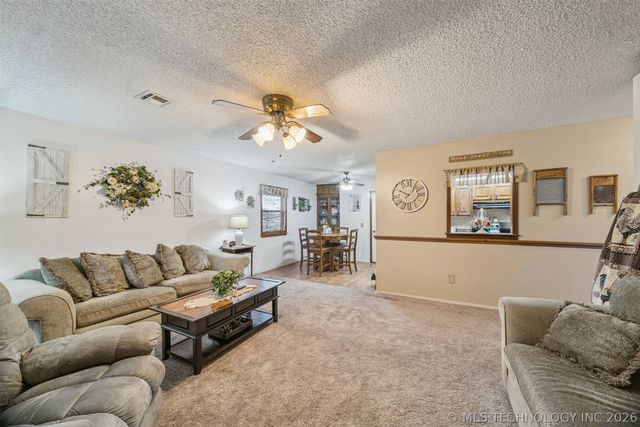 604 E Radcliff Avenue, Locust Grove, OK 74352