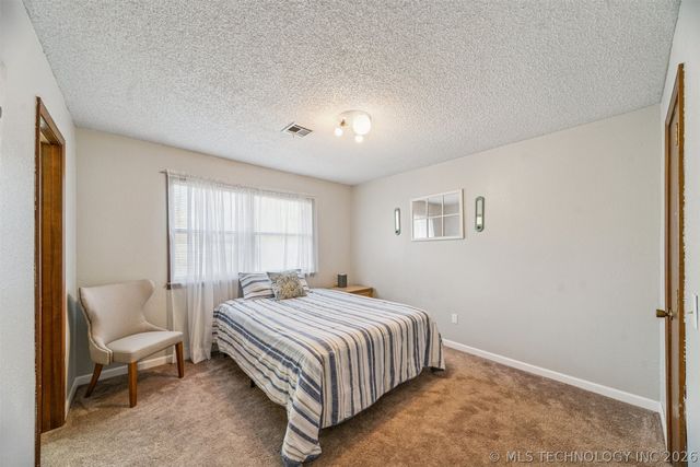 604 E Radcliff Avenue, Locust Grove, OK 74352