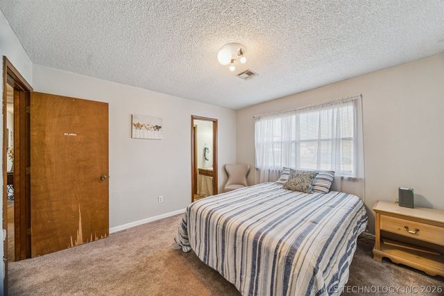 604 E Radcliff Avenue, Locust Grove, OK 74352