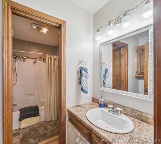 604 E Radcliff Avenue, Locust Grove, OK 74352