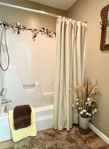 604 E Radcliff Avenue, Locust Grove, OK 74352