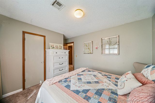 604 E Radcliff Avenue, Locust Grove, OK 74352