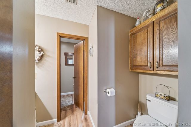 604 E Radcliff Avenue, Locust Grove, OK 74352