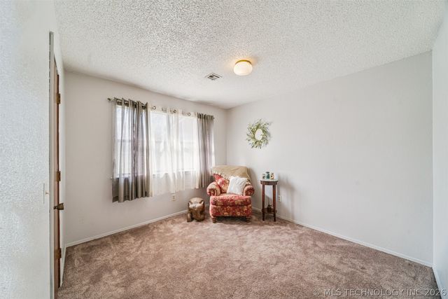 604 E Radcliff Avenue, Locust Grove, OK 74352