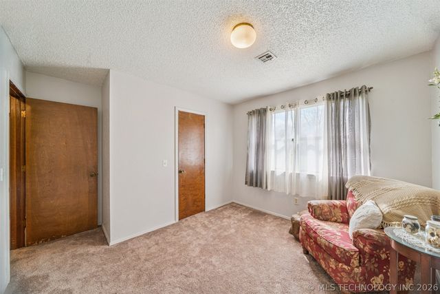 604 E Radcliff Avenue, Locust Grove, OK 74352