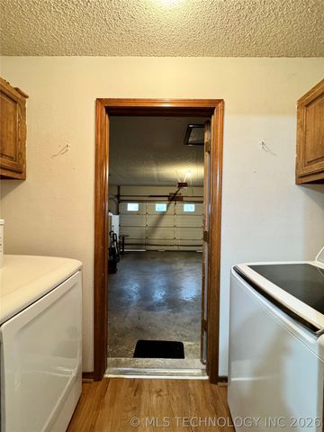 604 E Radcliff Avenue, Locust Grove, OK 74352