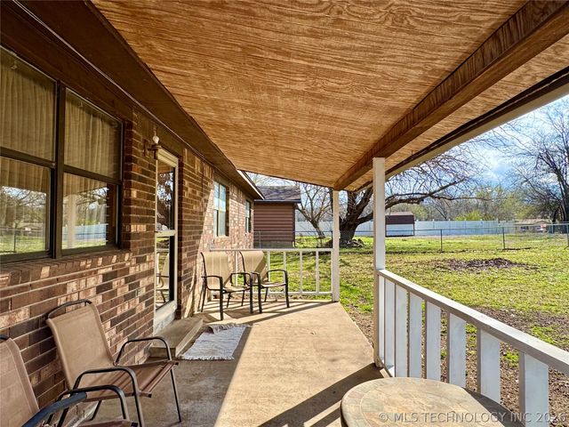 604 E Radcliff Avenue, Locust Grove, OK 74352