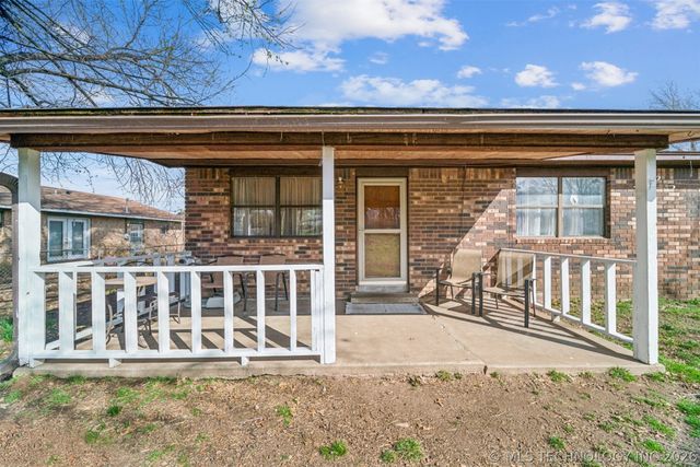 604 E Radcliff Avenue, Locust Grove, OK 74352