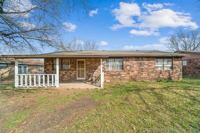 604 E Radcliff Avenue, Locust Grove, OK 74352