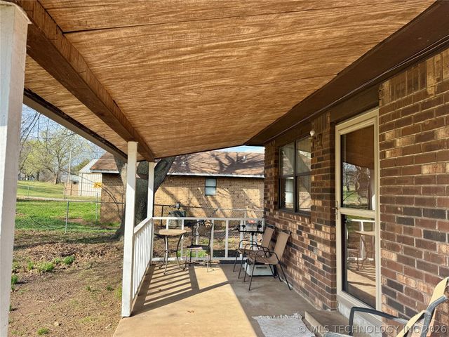 604 E Radcliff Avenue, Locust Grove, OK 74352