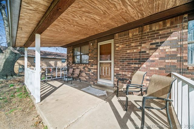 604 E Radcliff Avenue, Locust Grove, OK 74352