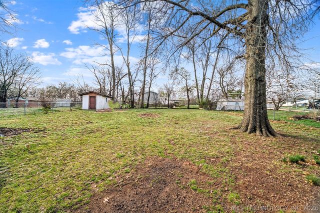604 E Radcliff Avenue, Locust Grove, OK 74352